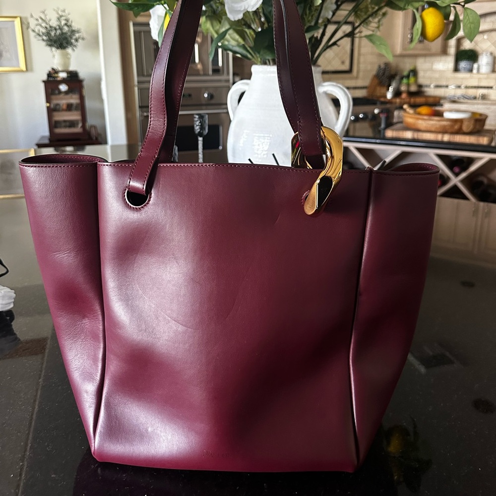 JW Anderson
The Chain Leather Tote
Burgundy
